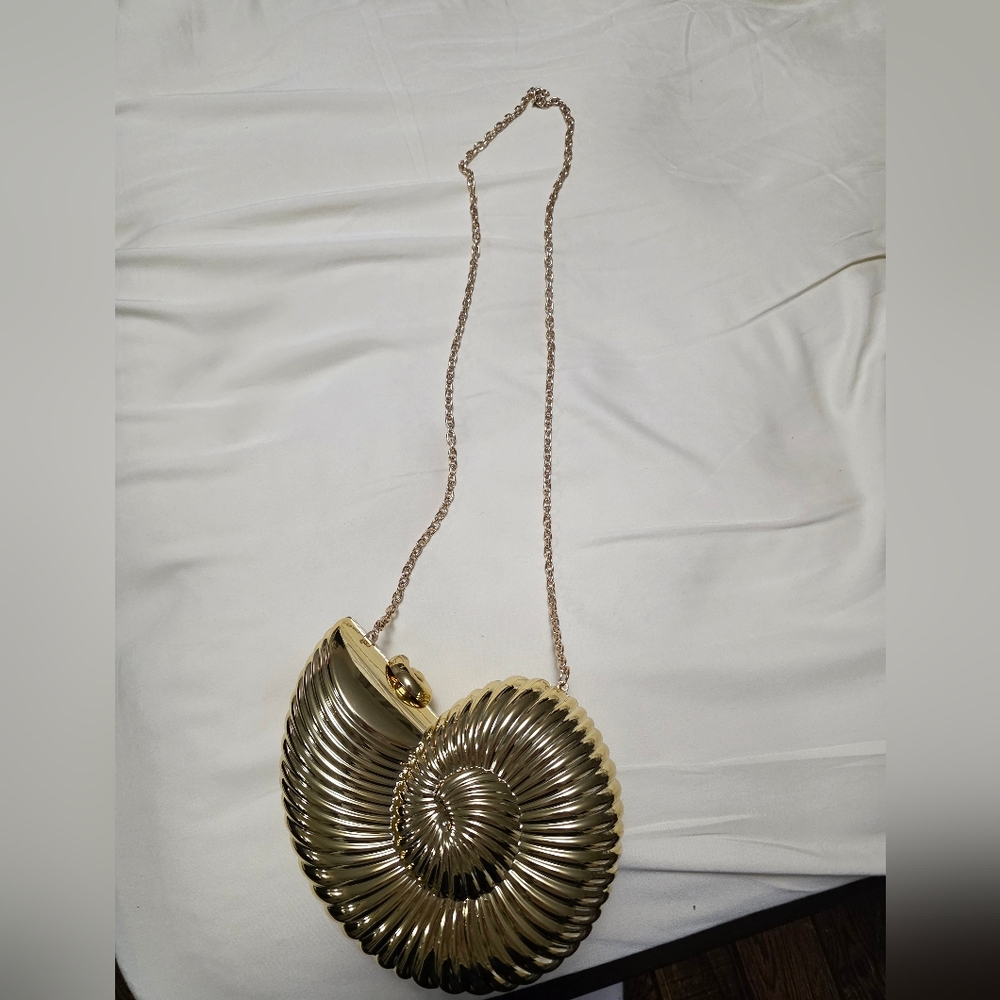 Gold Shell-Shaped Bag